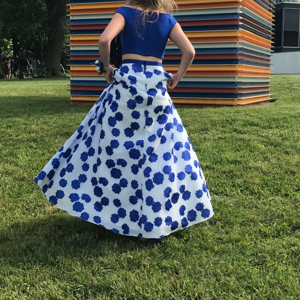 Prom dress - Picture 4 of 5